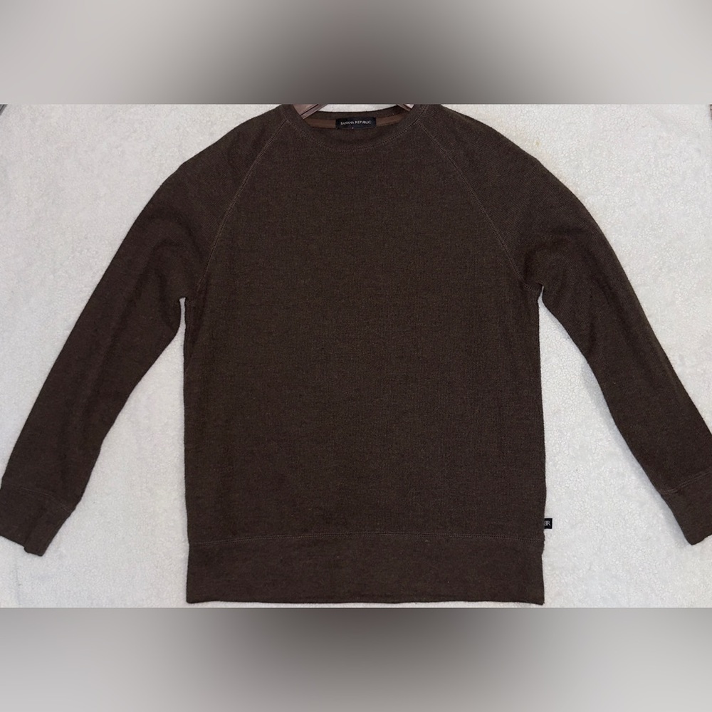 Brown women’s Banana Republic sweater in size small.